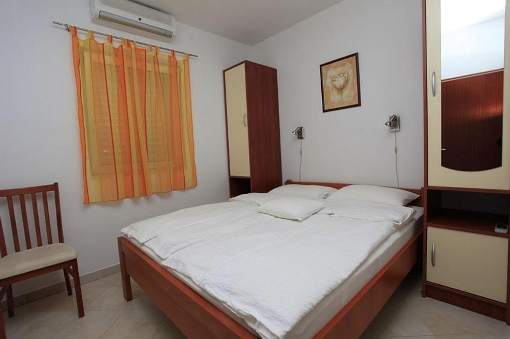 Apartments Villa La Riva - Seafront Accommodation Sutivan Exterior photo