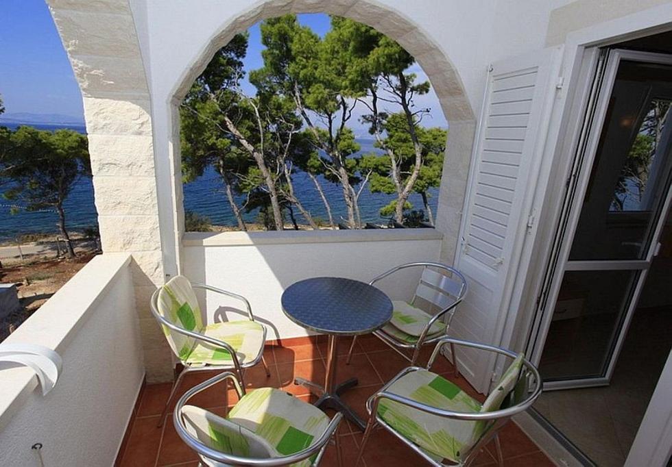 Apartments Villa La Riva - Seafront Accommodation Sutivan Exterior photo