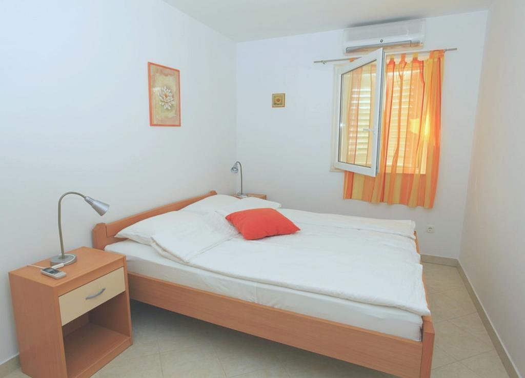 Apartments Villa La Riva - Seafront Accommodation Sutivan Room photo