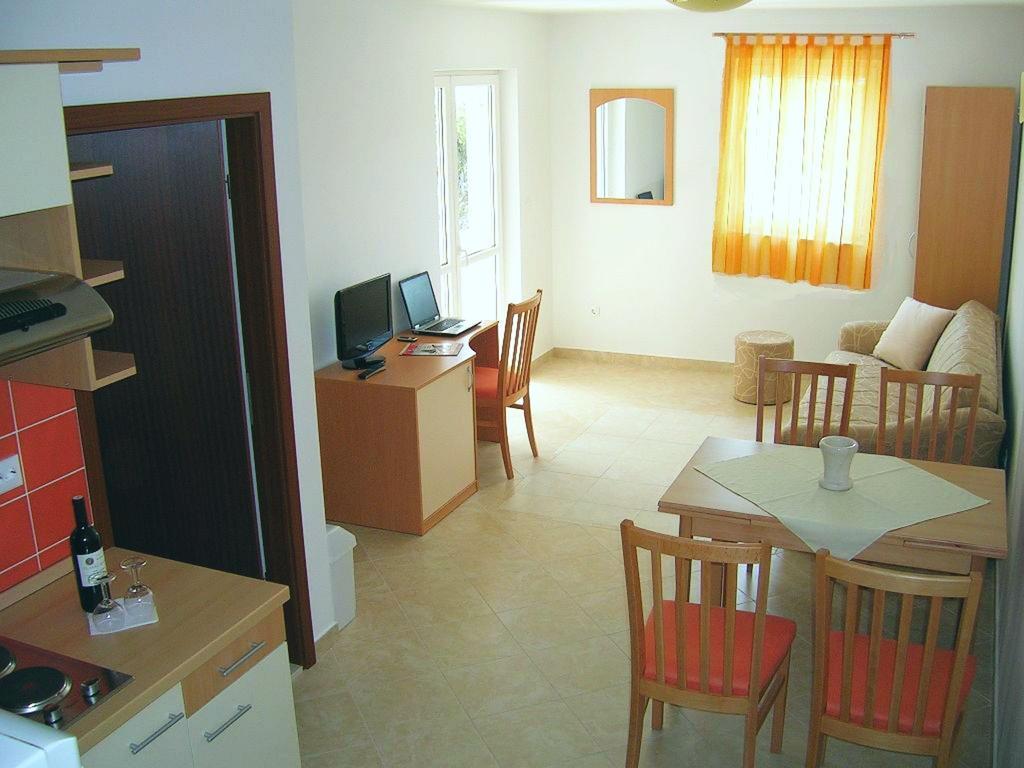 Apartments Villa La Riva - Seafront Accommodation Sutivan Room photo