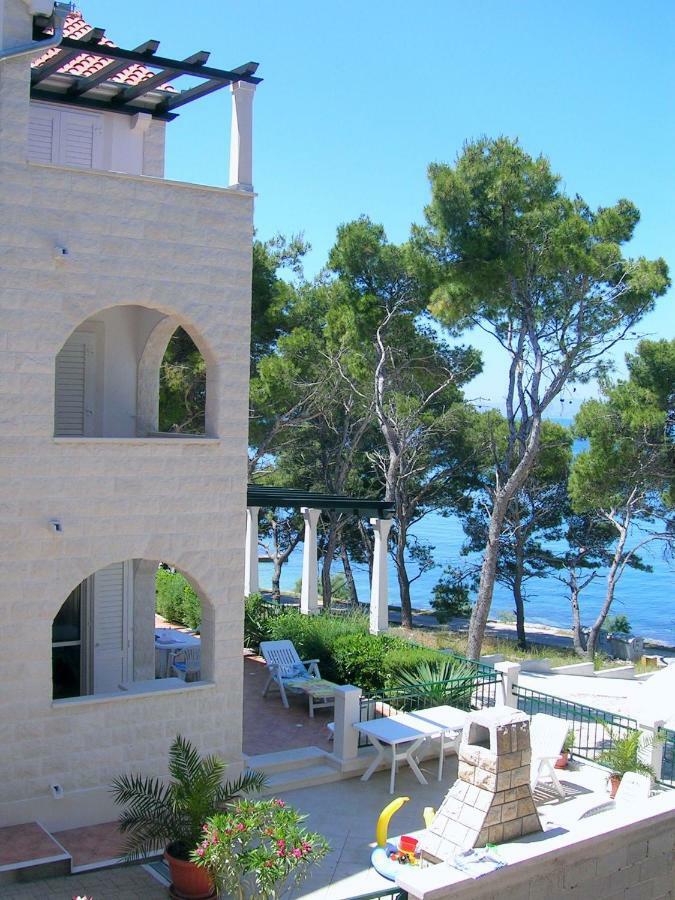 Apartments Villa La Riva - Seafront Accommodation Sutivan Exterior photo